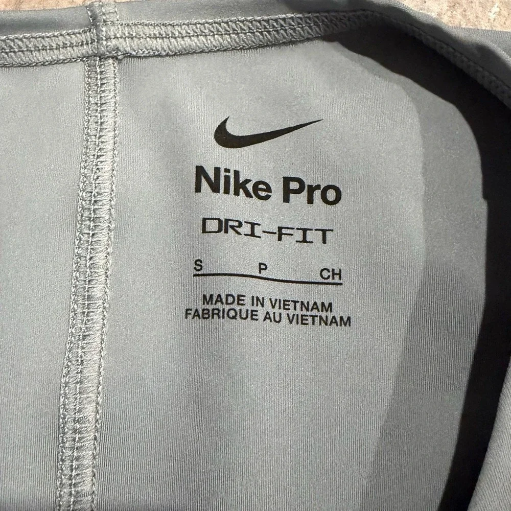 Nike Pro Dri-Fit Tight Fit DM7685 Women's Small Crop Tank Top